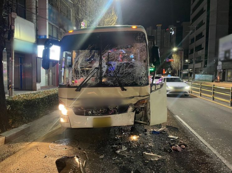 진주서 시외버스 등 차량 3대 추돌 … 7명 부상