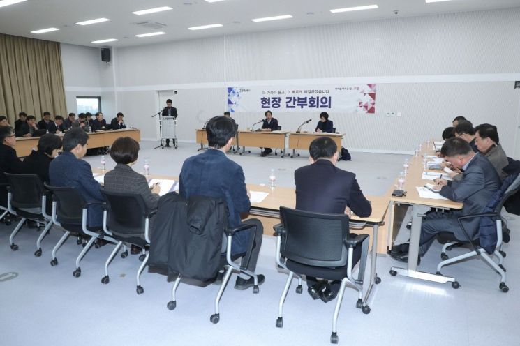 이동환 고양특례시장이 19일 현장 간부회의를 진행하고 있다. 고양특례시 제공