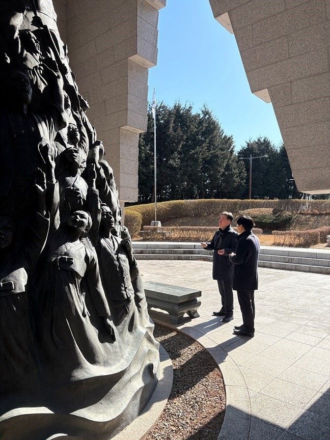 부산지방보훈청이 부산 3.1독립운동 기념탑 현장을 점검하고 있다.