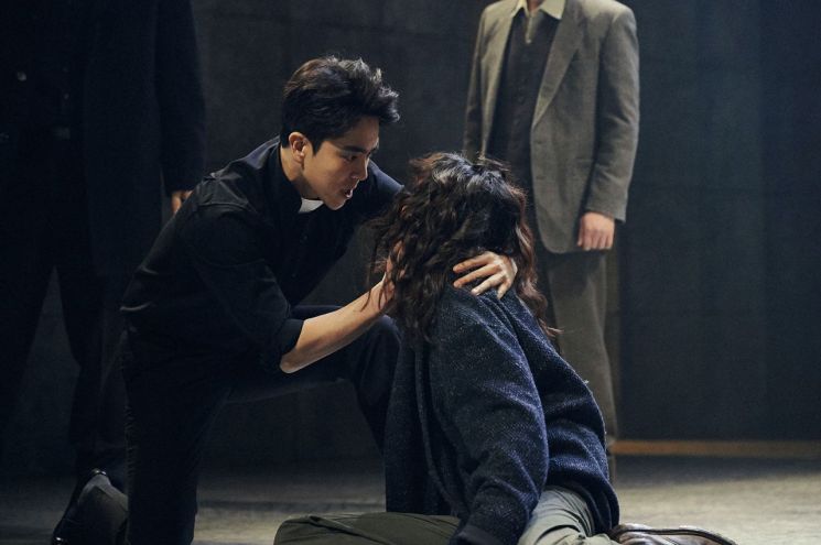 연극 '시련' 2019년 공연 장면   [사진 제공= 더블케이엔터테인먼트]
