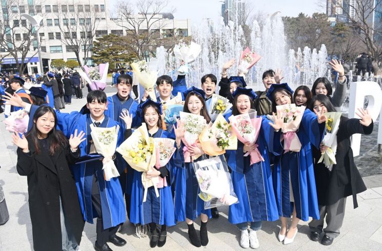 국립부경대, 학위수여식 개최… 3220명 졸업
