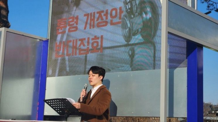 사직 전공의들 "입대시기 결정권 우리에게…정부, 입대 허용해야"