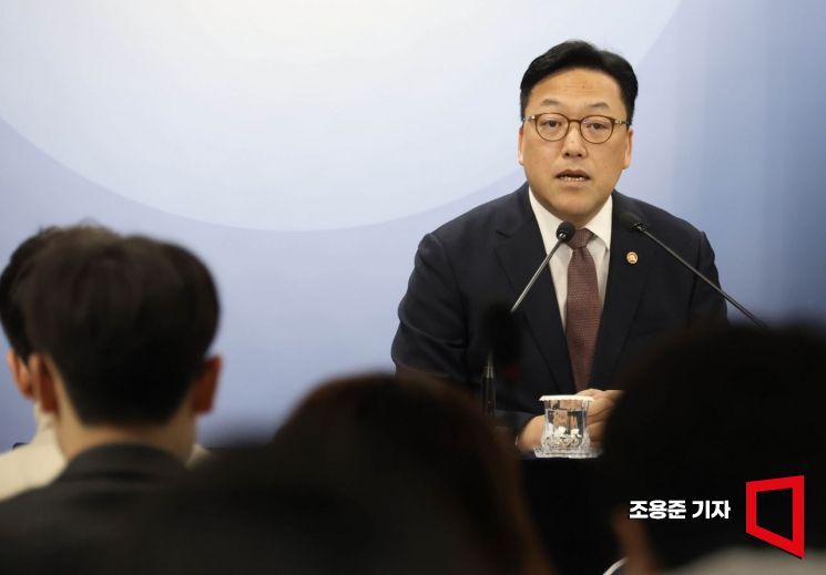 [포토] 기자간담회 하는 김병환 금융위원장