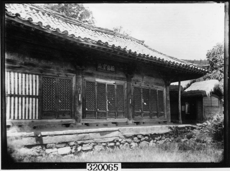 국보 '강진 무위사 극락보전', 40년만에 보수 공사