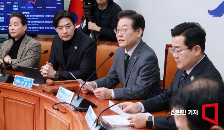 [포토] 이재명 대표 "정책토론 제안에 욕하는 집권여당…극우화 우려"