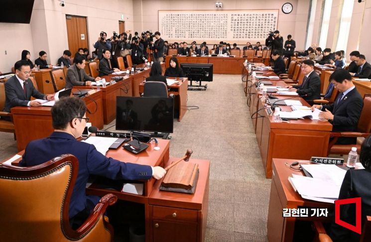 [포토] 국회 법사소위, 상법 개정안·명태균 특검법 심사