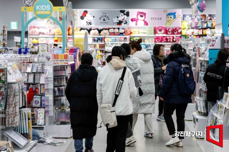 "송장 매번 뜯을 필요 없다"…입소문 탄 다이소 '갓성비 신박템들'[천원템의 진화]