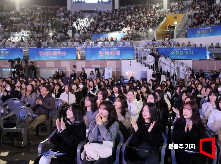 [포토] 환호하는 새내기들