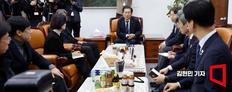 [포토] 국회 탄핵소추단 회의, 최후 변론 전략 논의