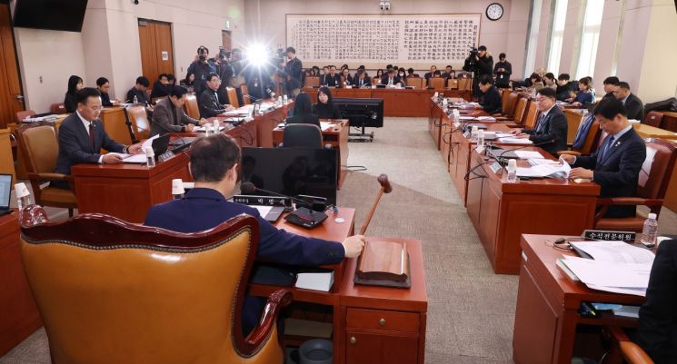 '이사 충실의무 확대' 상법개정안, 野 주도로 법사소위 통과(상보)