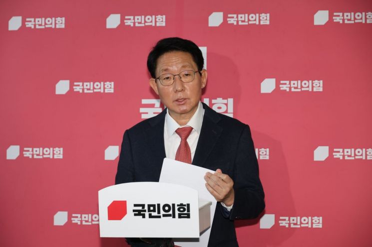 與 "국민연금 소득대체율 43~44% 논의…합의처리 후 추경 논의"