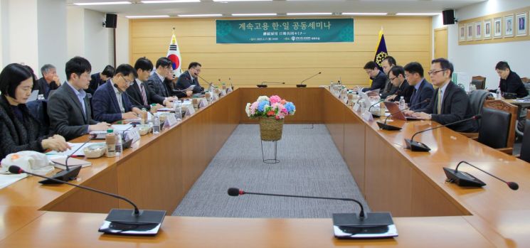 평행선 달리는 정년 해법은…"성급한 법제화는 금물"[Why&Next]