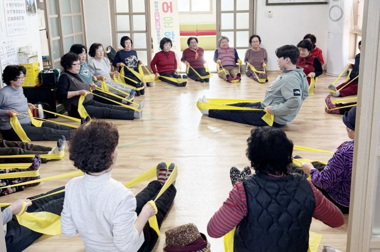 ‘어르신 근력·균형 운동 완성’ 교실. 청송군 제공