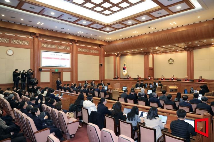 문형배 헌법재판소장 권한대행과 헌법재판관 등이 25일 오후 서울시 종로구 재동 헌법재판소 대심판정에서 열린 대통령 탄핵 심판 11차 변론에 착석해 있다. 2025.02.25 사진공동취재단