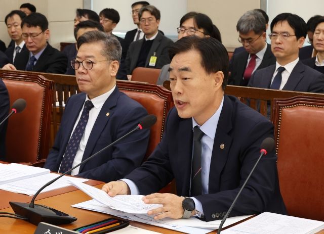 위원 질의에 답변하는 허석곤 소방청장. 연합뉴스