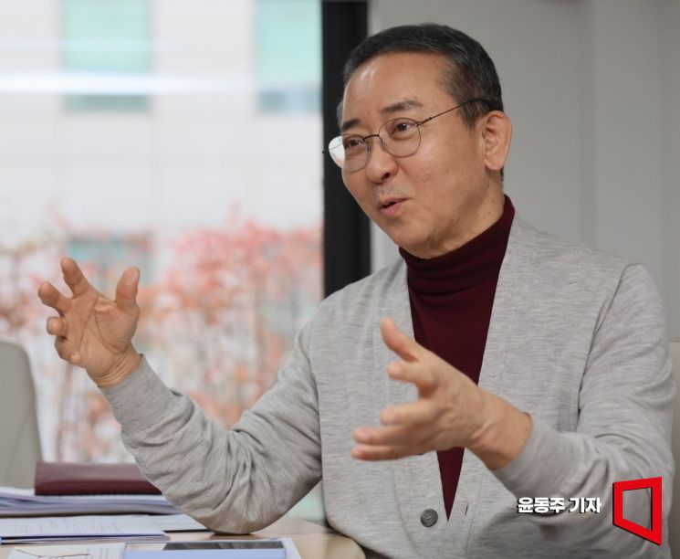 권영수 전 LG에너지솔루션 부회장이 아시아경제와 인터뷰를 하고 있다. 2025.02.25 윤동주 기자