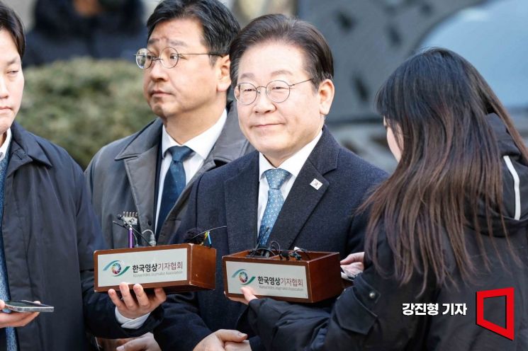 [포토] 미소 짓는 이재명 민주당 대표