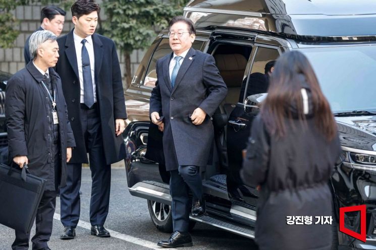 [포토] 법원 도착한 이재명 민주당 대표