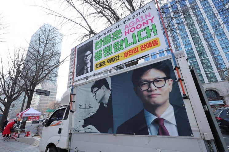 이재명 "개 눈에는 뭐만 보인다더니" vs 한동훈 "국민 지키는 개가 되겠다"