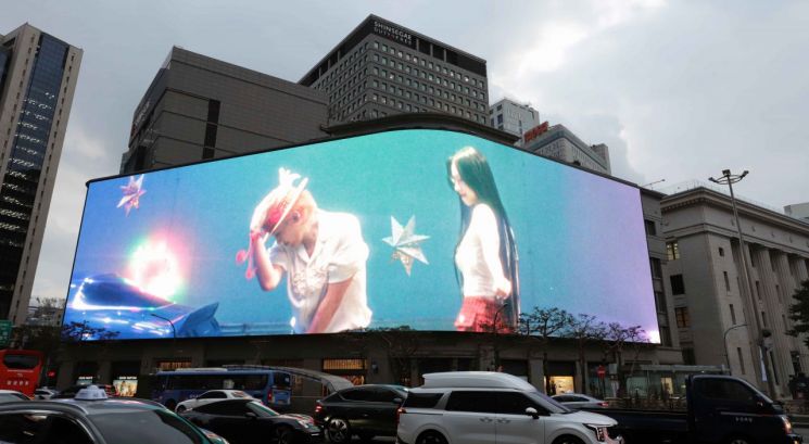 [포토]"신세계스퀘어에 지드래곤 신곡 뮤비 보러오세요"