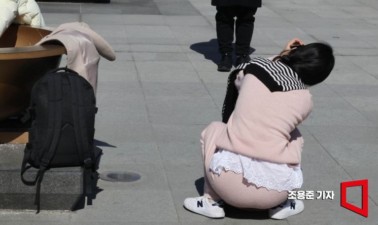 [포토] 거추장스런 겉옷