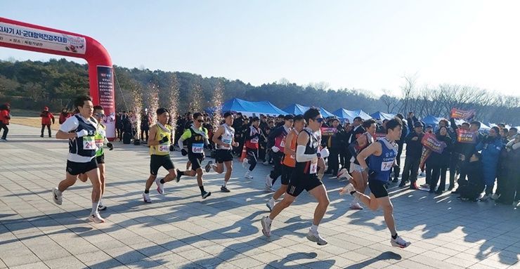 25일 천안 독립기념관 태극기한마당에서 열린 ‘제53회 충청남도지사기 시군 대항 역전경주대회’ 모습. /서산시