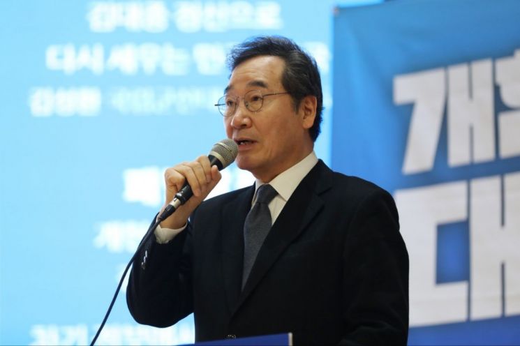 이낙연 "尹은 지금 답답하고 李는 미래가 갑갑해" 