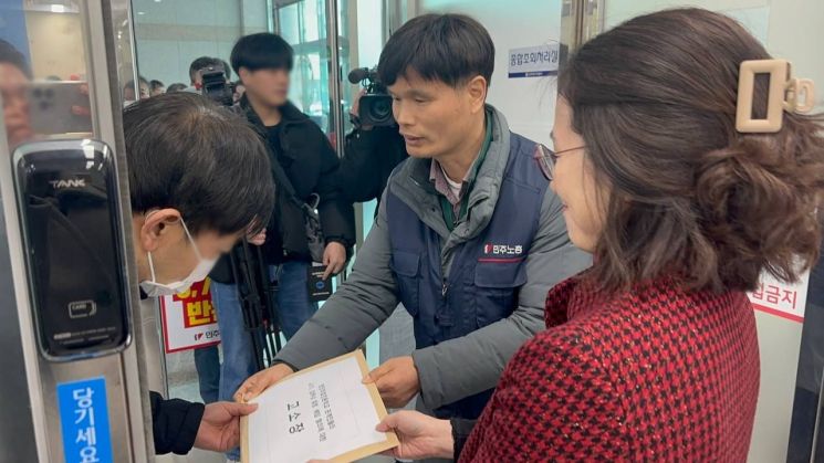 베트남 기술연수생 13인 “직업전문학교 때문에 미등록체류자 신세”