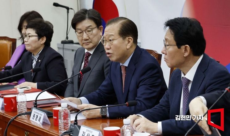 [포토] 권영세 "윤 대통령, 임기까지 내던져 희생…개헌 이뤄낼 것"