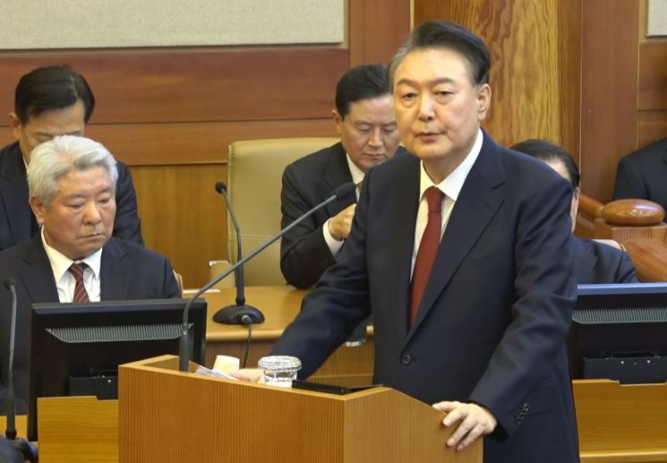 윤석열 대통령이 2월 25일 서울 종로구 헌법재판소에서 열린 윤 대통령 탄핵심판 11차 변론에서 최종 의견 진술을 하고 있다. 연합뉴스