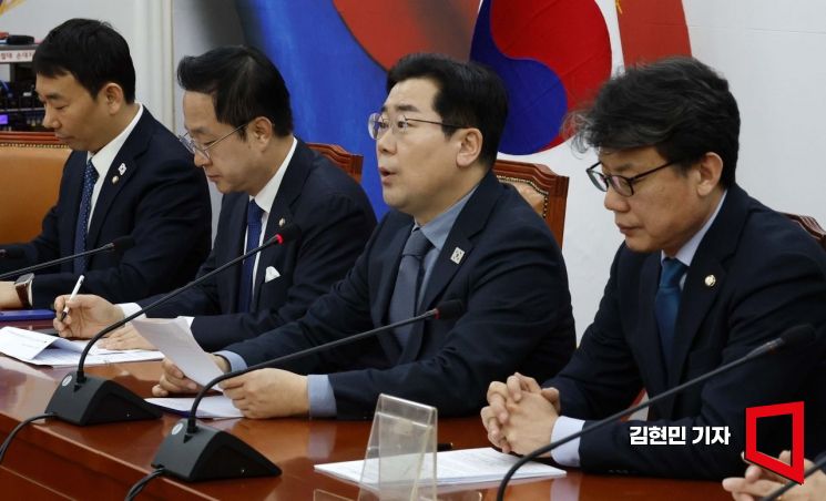 [포토] 박찬대 "'명태균 특검' 오늘 처리… 與, 극우 정당 될 건지 선택해야"