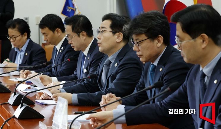 상법, 본회의 상정 연기…野 "반도체특별법 패스트트랙"