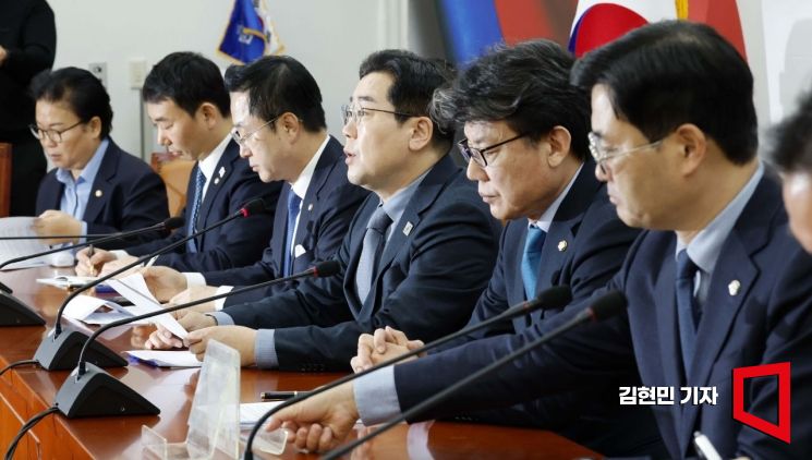 박찬대 더불어민주당 원내대표가 27일 국회에서 열린 정책조정회의에서 발언하고 있다. 2025.2.27 김현민 기자