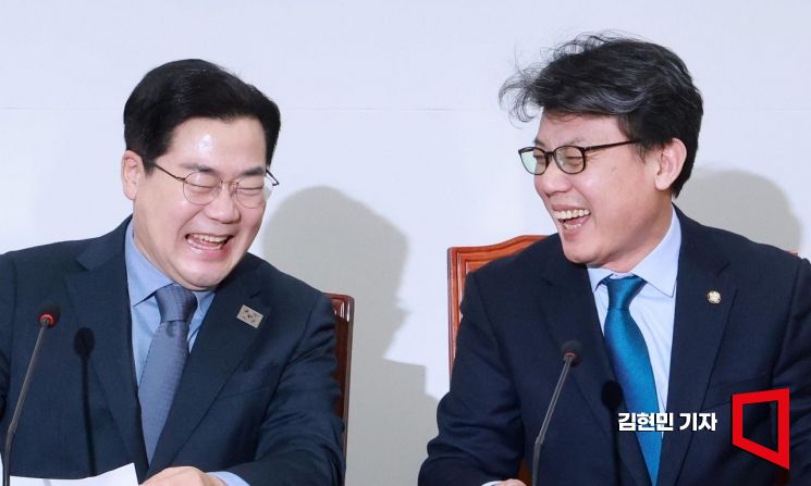 [포토] 대화하는 박찬대·박성준
