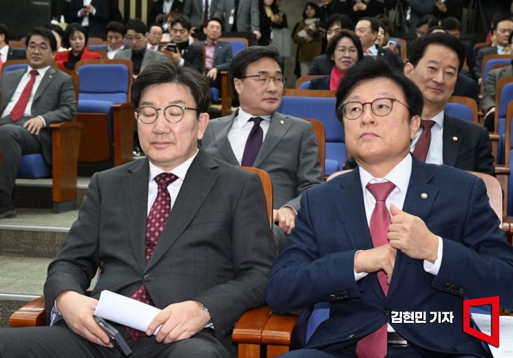 권성동 국민의힘 원내대표가 27일 국회에서 열린 의원총회에 참석하고 있다. 2025.2.27 김현민 기자