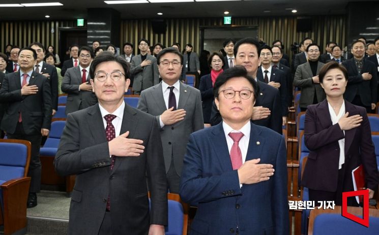 與 "민주당, 국정협의체 복귀해야…제1당 책임 기억하라"