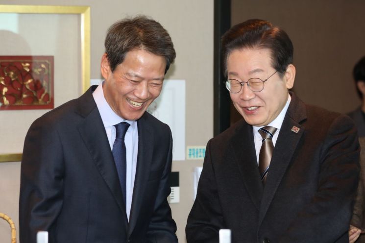 이재명 "정상화 힘 합쳐야"…임종석 "여의도 밖·쓴소리 전달"