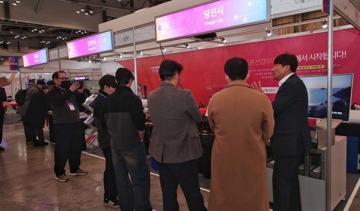 드론쇼코리아 홍보부스 운영 모습. /당진시