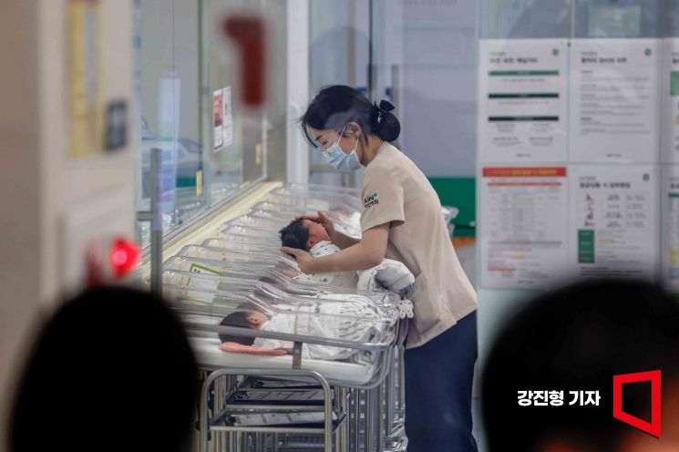 복지부 “입양 과정 전면 개편…아동 보호 국가 책임 강화”