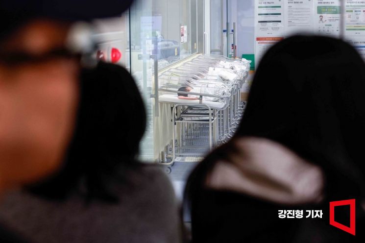 [포토] '창문 너머로 만나는 나의 아이'