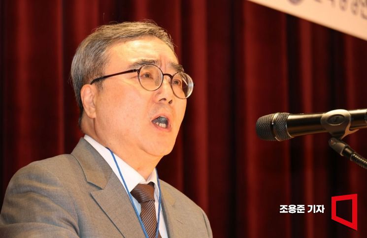 [포토] 정부혁신 미래전략 포럼에서 발언하는 권혁주 원장