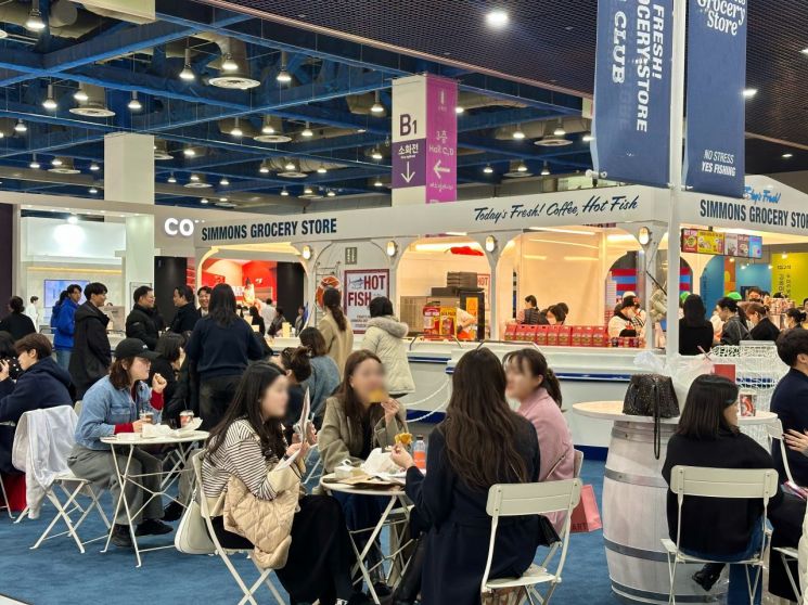 Still Intact After 10 Million Rolls... Simmons 'Beautyrest' Captivates Visitors