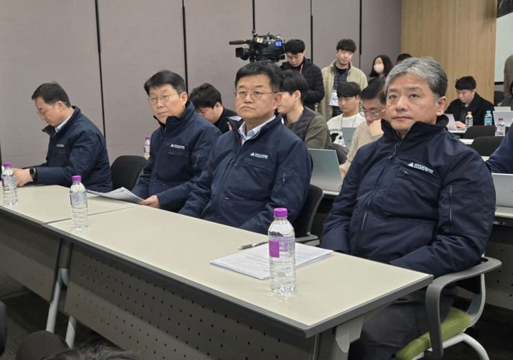 Bridge Collapse Bowed Head Ju Woo-jung Hyundai Engineering CEO "Actively Cooperating with Government Investigation"