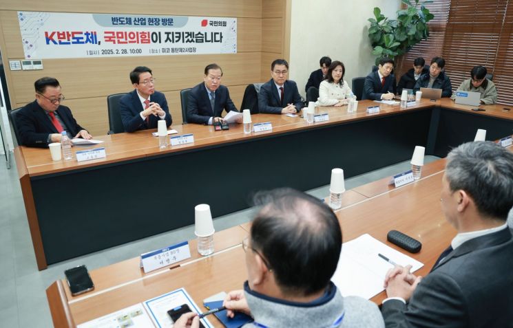 The Democratic Party Pressures for Exceptions to the 52-Hour Workweek in Semiconductor Companies: "A National Competition Among Major Countries"