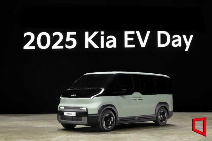 24일(현지시간) 스페인 타라고나에서 열린 ‘2025 기아 EV 데이’ 행사에 공개된 기아 ‘PV5’(사진=기아 제공)