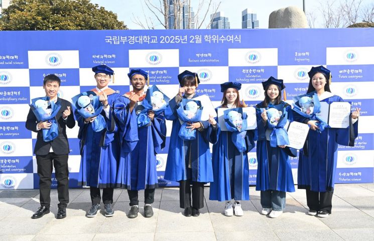 Pukyong National University Awards the 'Proud Foreign International Student Award'