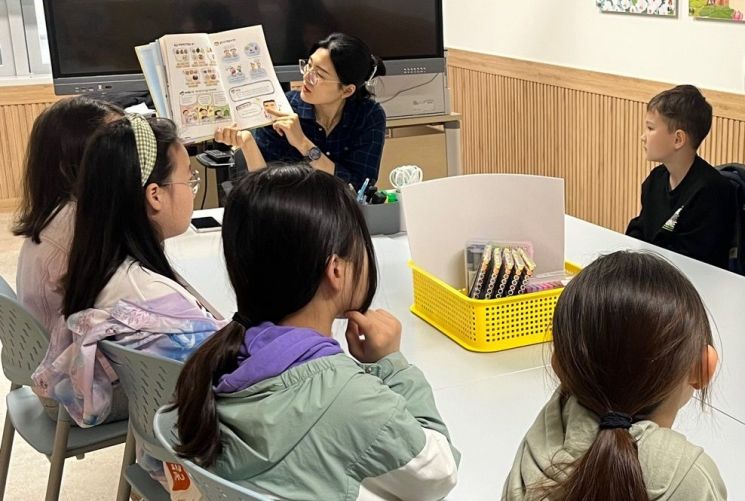 "Children Growing Up with Books" Support for Gwangju Songjeong Dagachi Library