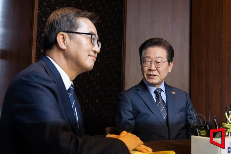 이재명 더불어민주당 대표와 김동연 경기도지사가 지난달 28일 오후 서울 여의도의 한 식당에서 회동을 하고 있다.
2025.02.28. 국회사진기자단