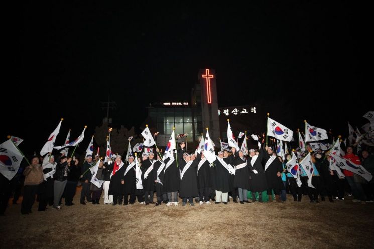 지난 28일 화도읍 소재 월산교회 앞에서 ‘제106주년 3·1독립만세운동 기념행사’를 진행하고 있다. 남양주시 제공