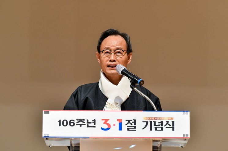 박남서 영주시장이 기념사를 하고 있다. 영주시 제공